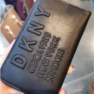DKNY Black VEGAN LEATHER ZIP WALLET